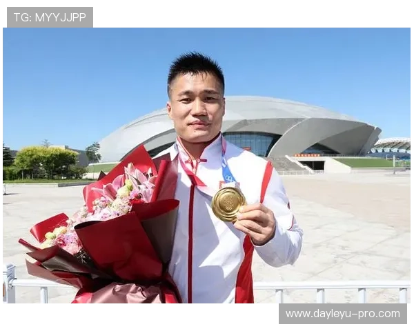 吕小军家里冰箱贴都是金牌