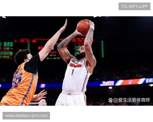 利拉德突破创造高效得分空间，显著提升球队末节进攻威胁