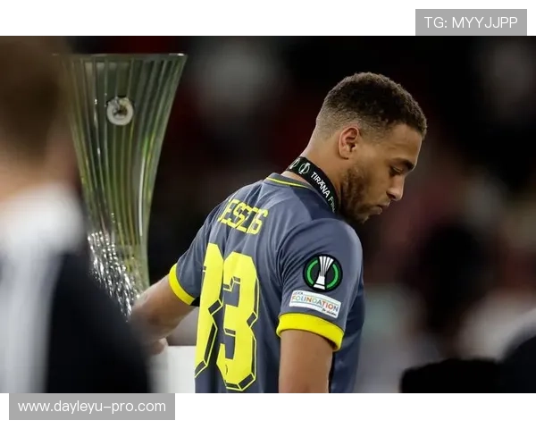 苏亚雷斯咬人事件后如何夺得欧洲金靴