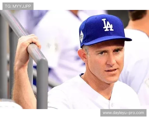 中立球规则：落球只交给一名球员并触地后才算比赛恢复