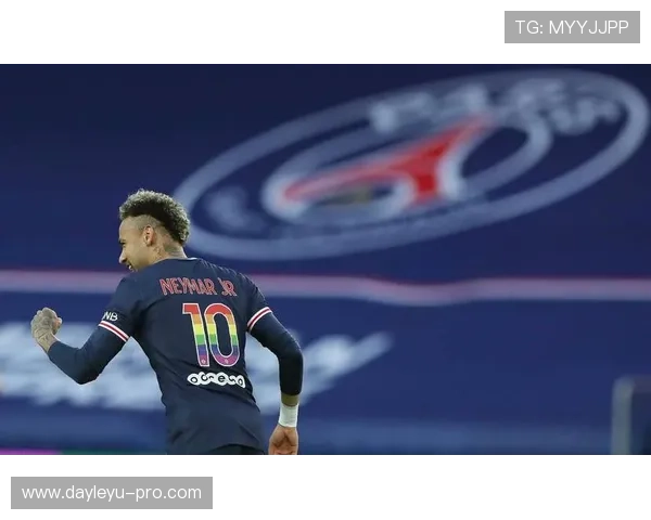 巴黎圣日耳曼强强对话中越踢越被动，攻防问题逐步反映至争冠形势