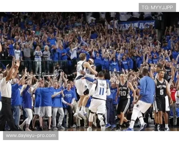 文斯·卡特关键时刻三分拉开差距体现高效无球得分能力